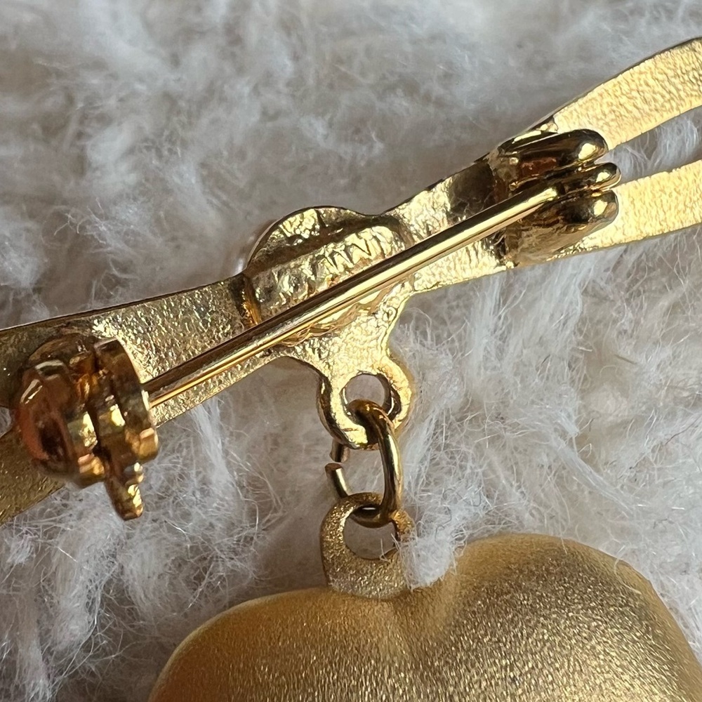 Gold Heart Locket Brooch - Picture 3 of 7